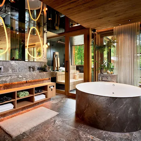 Gramai Alm Alpengenuss & فندق بيرتيساو