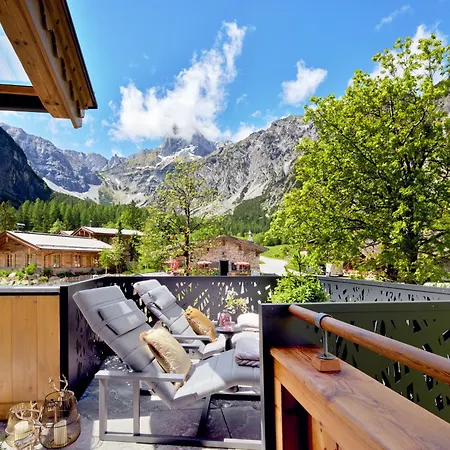 Gramai Alm Alpengenuss & فندق بيرتيساو