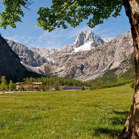 Gramai Alm Alpengenuss & فندق بيرتيساو