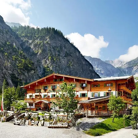 Gramai Alm Alpengenuss & Natur Spa Hotel 4*