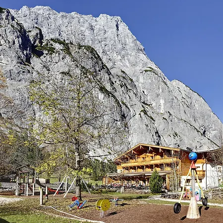 Gramai Alm Alpengenuss & 페르티사우